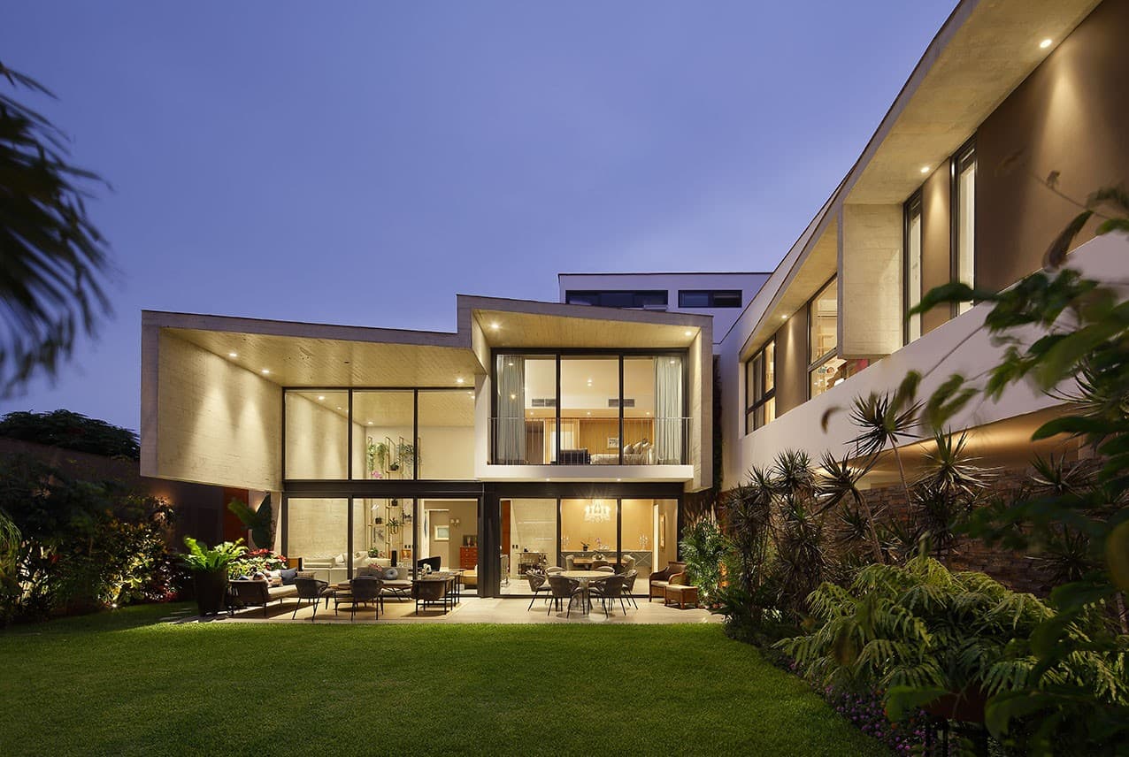 Ahorro programado vs. Crédito hipotecario: ¿Cuál es la mejor ruta para tu casa propia?